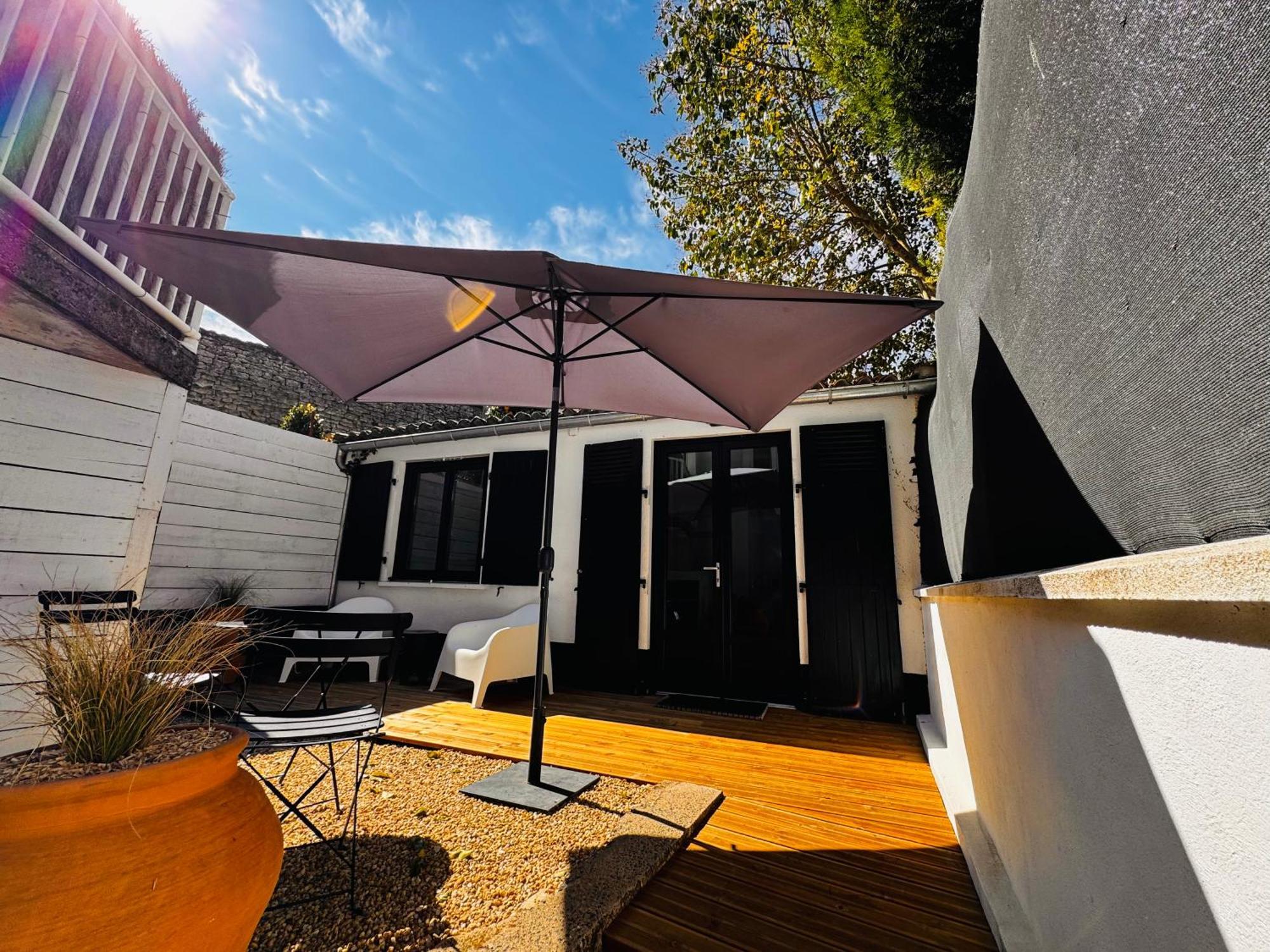 Le Petit Re, Hypercentre, Garage Prive, Terrasse Lejlighed Niort Eksteriør billede
